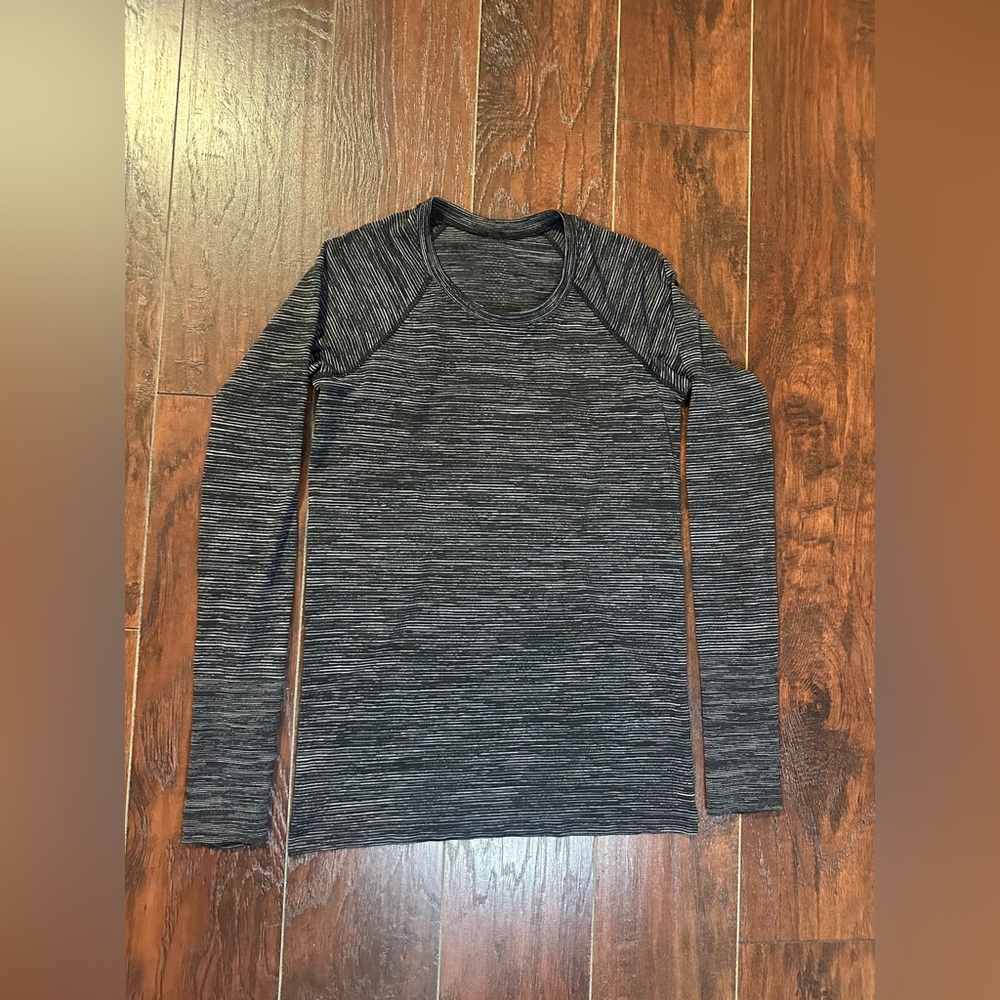 Lululemon Swiftly Speed Long Sleeve Size 8 Black / White / Black